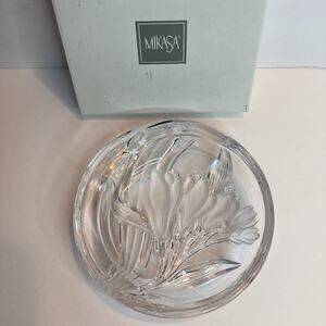 Mikasa Parisian Iris Round Candy Dish Glass 5 inch diameter, 1 inch high